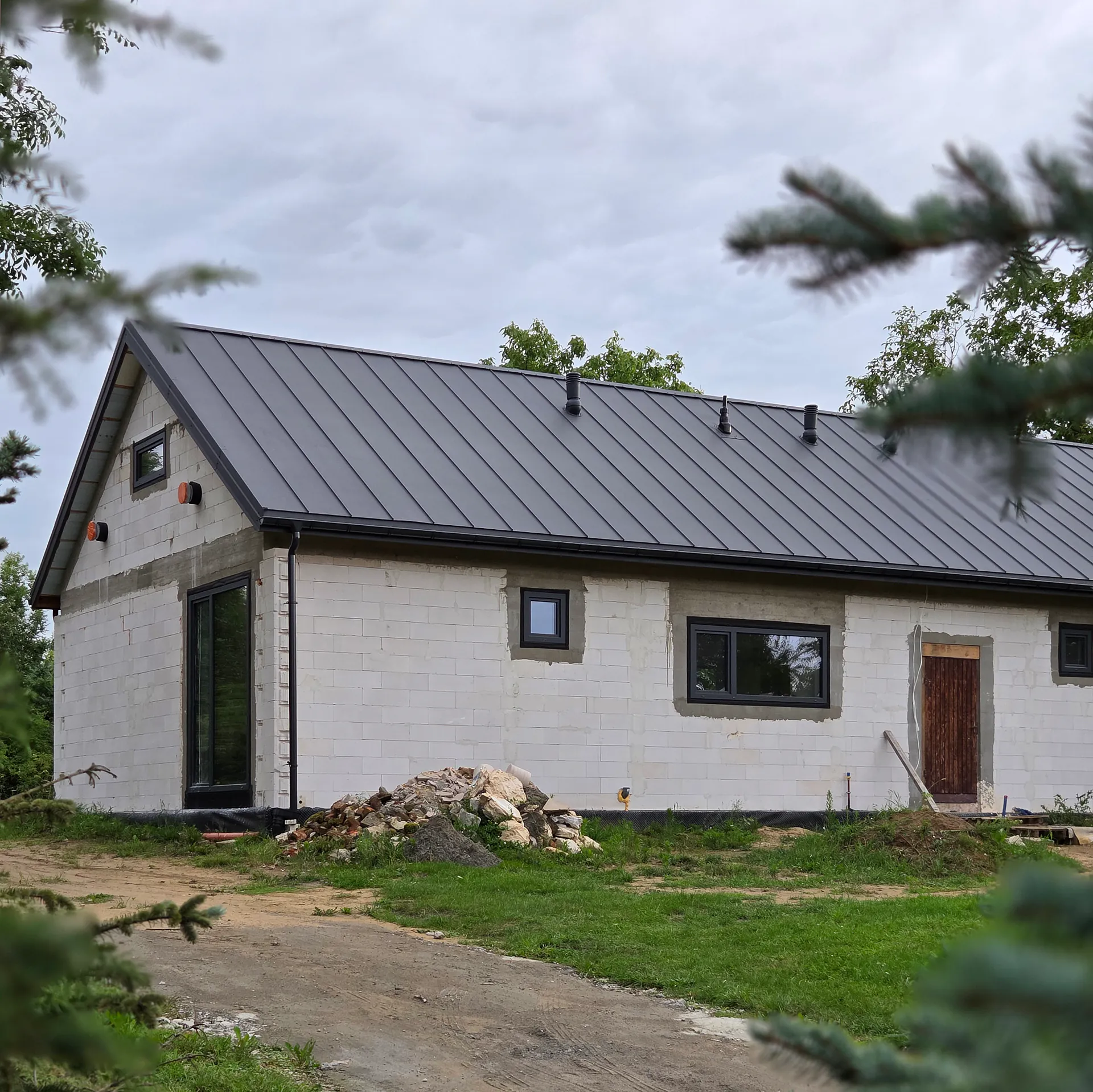 Projekt domu parterowego nowoczesna stodoła - AR-6